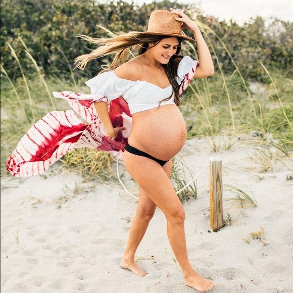 Meet Your Posher, Ciera! 👋🏼 - Picture 3 of 4